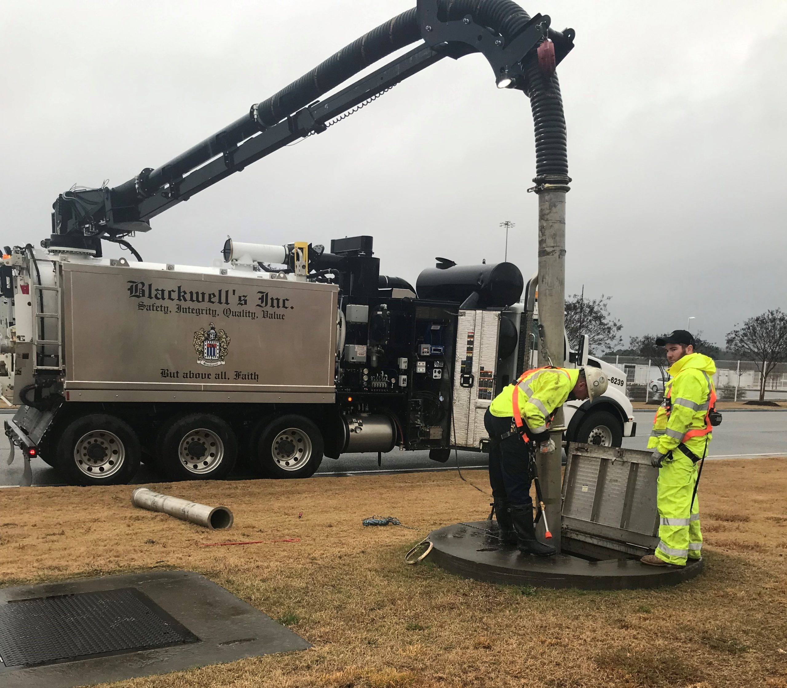 vacuum truck cleaning lift station